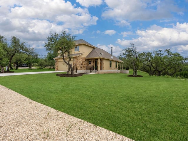 112 Twin Creek Cir