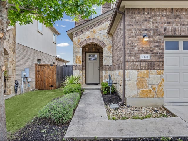 1121 La Conterra Blvd