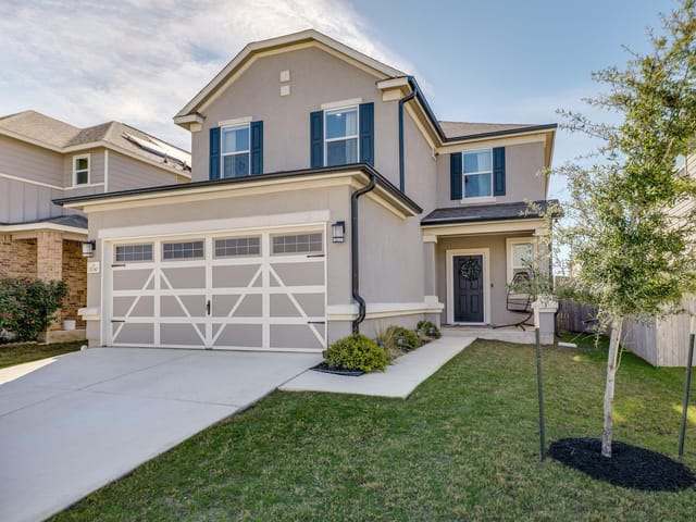 1130 Aronia Ln
