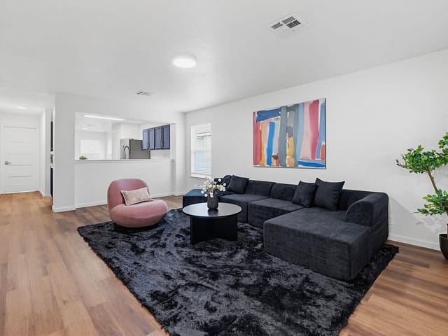 114 Loryn DR