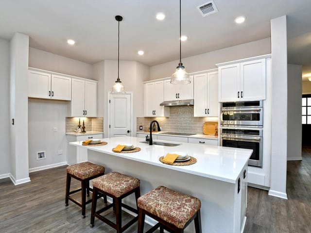 116 Monterey Oak Trl