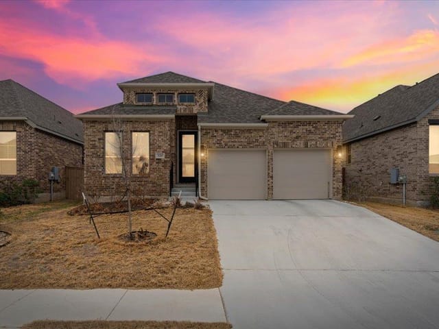 120 Plumbago Loop