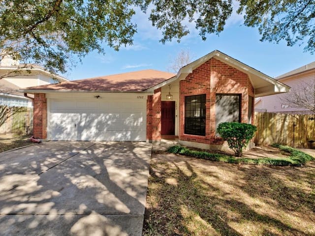 1202 Faircrest Dr