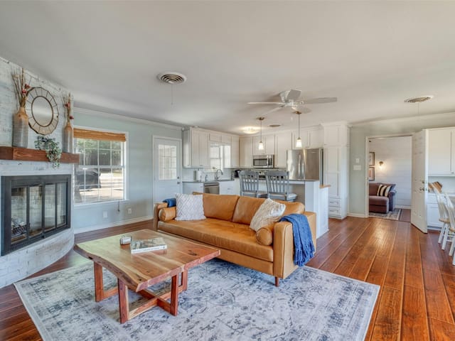 1208 Country Club Rd