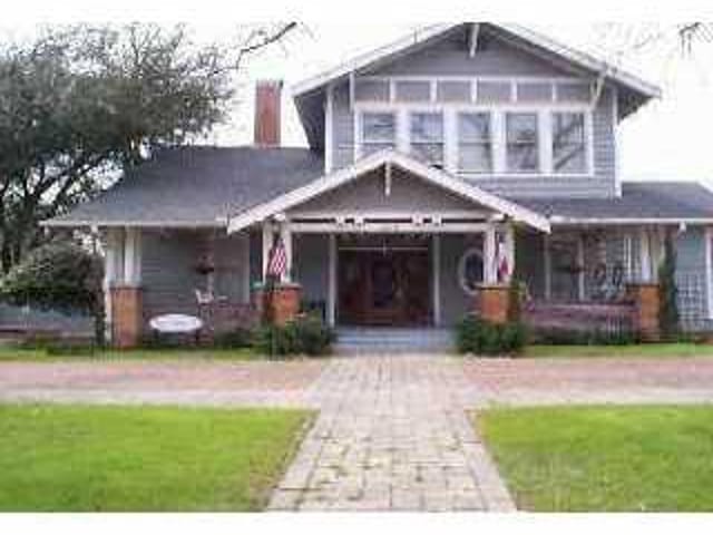 1208 S MAIN ST