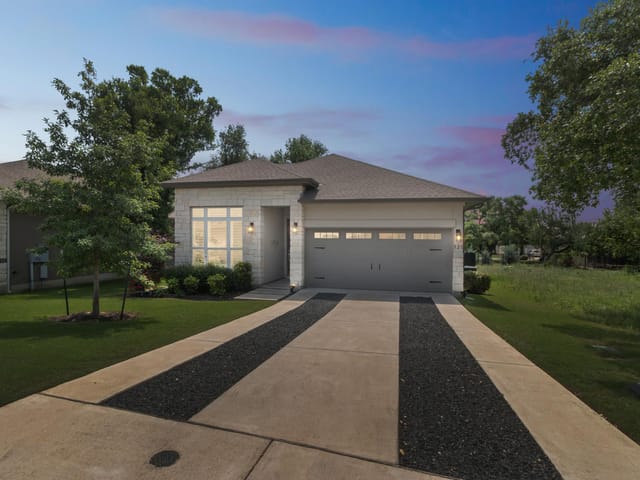 121 Monterey Oak Trl
