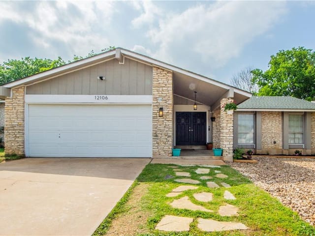 12106 Grey Rock Ln