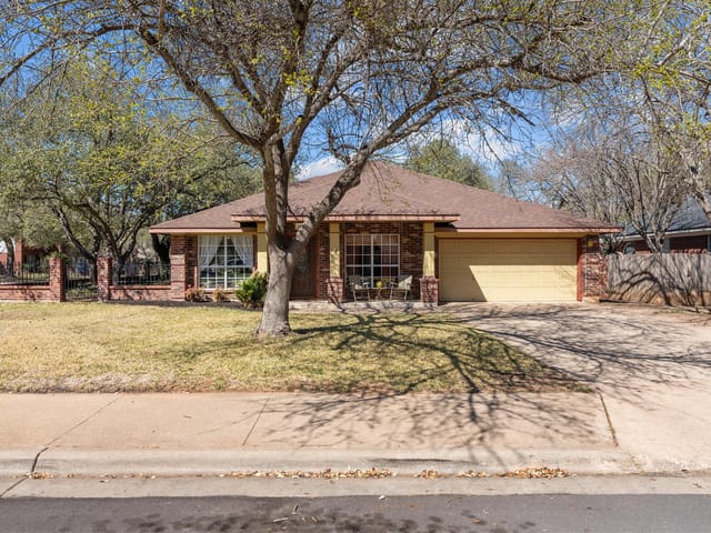 1211 Sugarberry Dr