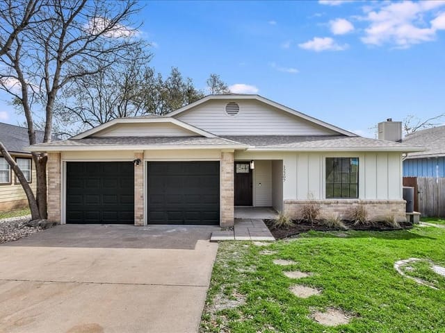 12207 Donington Dr