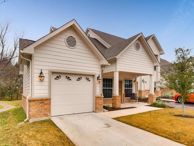 12260 Abbey Glen Ln