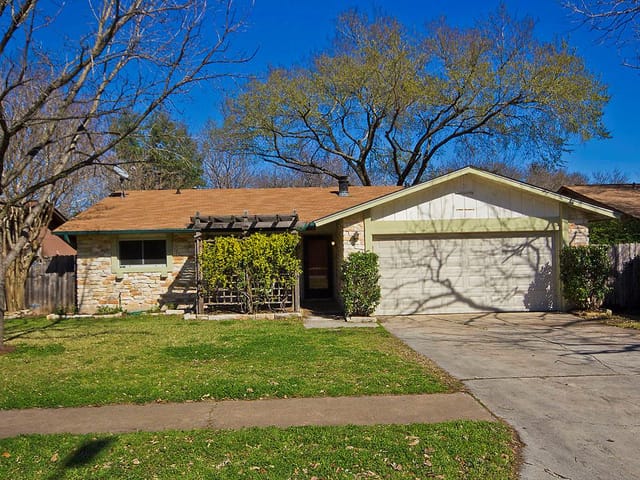 12313 Bainbridge Ln