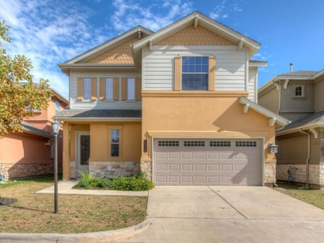 12805 Cayman Ln