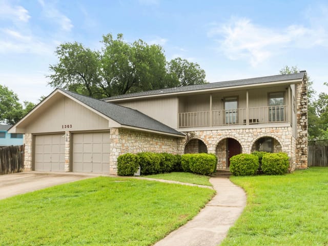 1303 Creekview DR