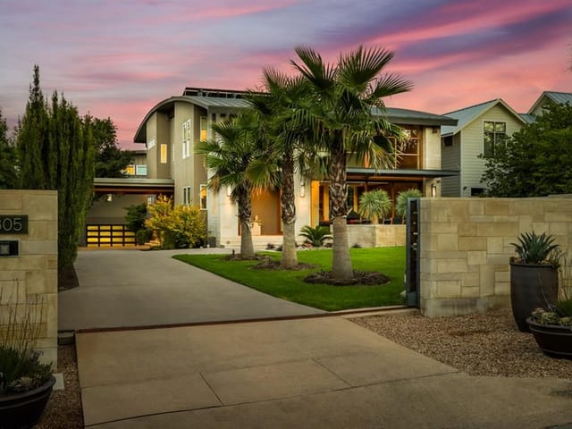 1305 Meriden Ln