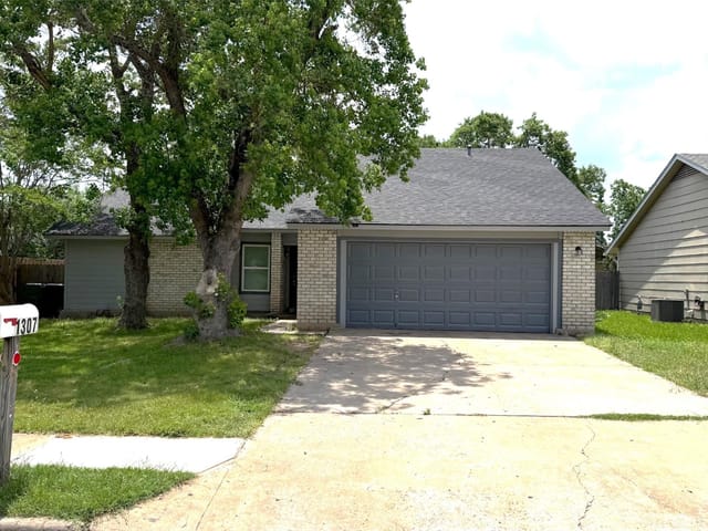 1307 Wroxton Way