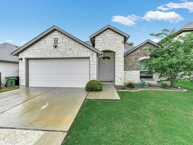 132 Walkup LN