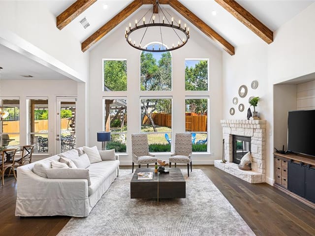 135 Monarch Ln