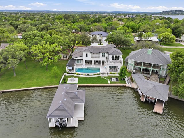 136 S Shorewood Dr