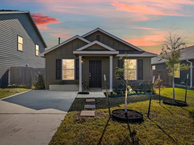 13617 Knights Branch Dr