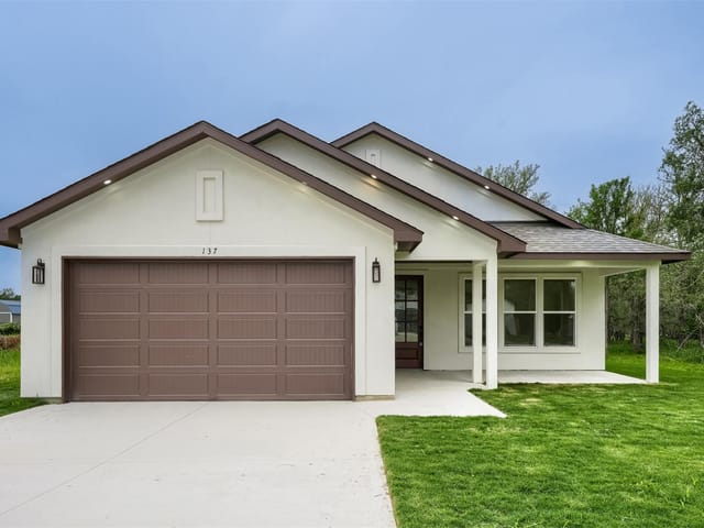 137 E Pauwela LN