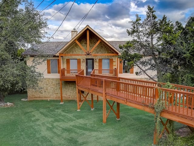 13704 Hunters Pass