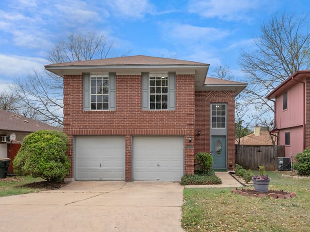 13812 Lothian Dr