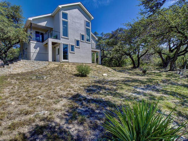 13821 HUNTERS PASS