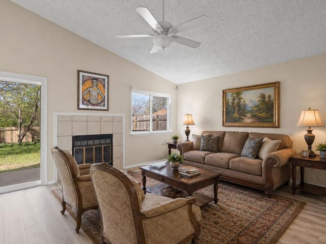 1403 Alma Dr