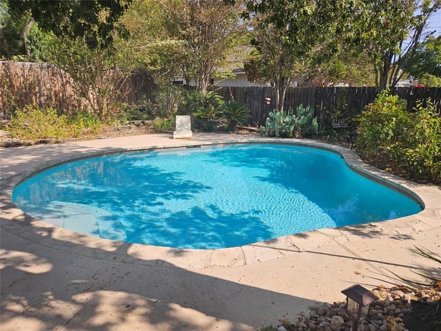 1422 Dominique Dr