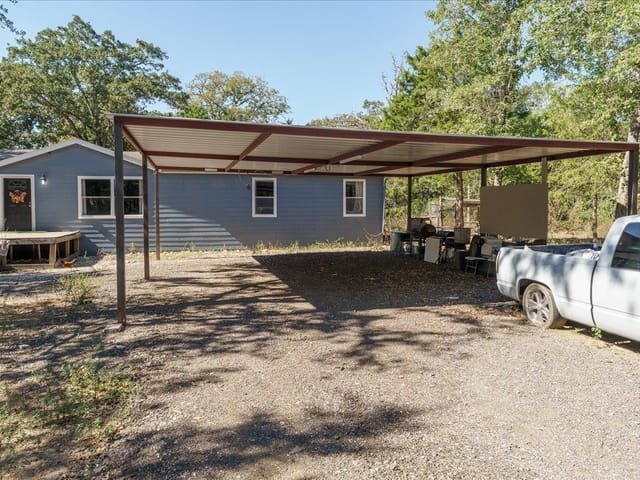 144 Rocky LN