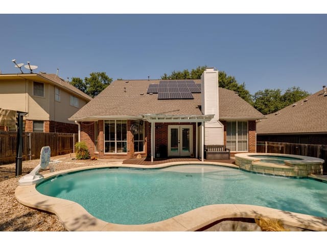 1505 Visalia Ln