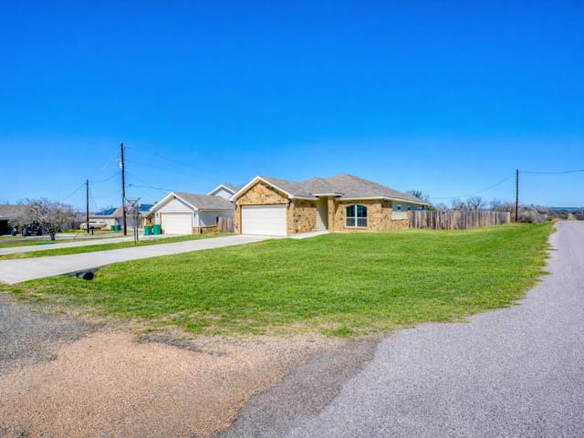 1516 Stonecrest Dr