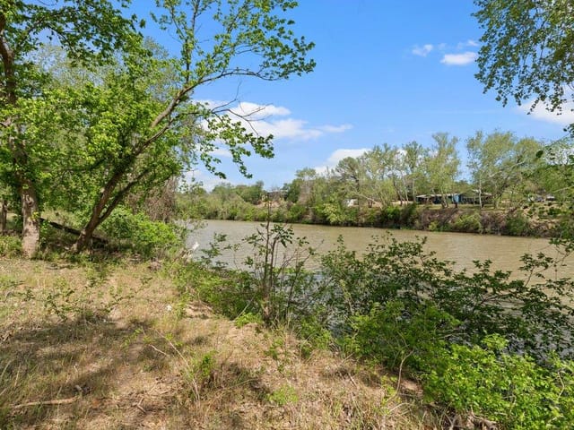 154 Shoreline Dr