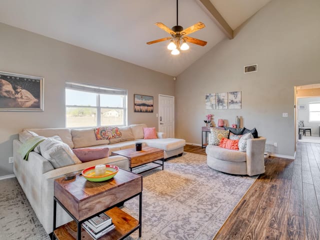 154 Three Oaks Ln