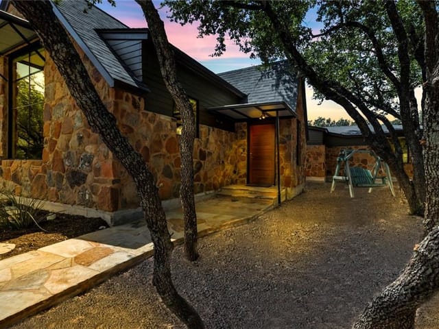 15609 Cedar Ledge St