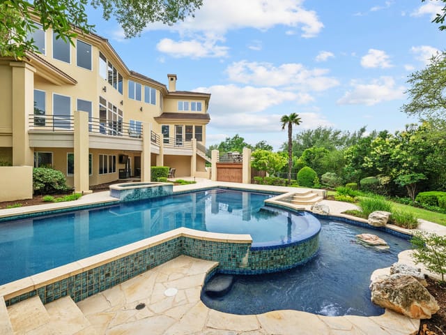 15903 Soleil CT