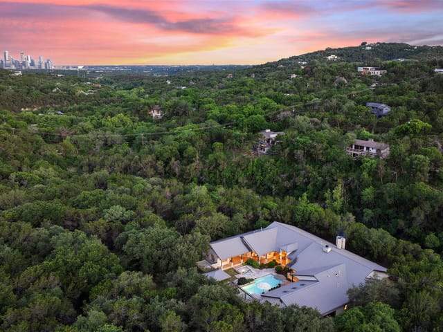 1601 Wild Basin Ledge - front exterior - Luxury home in BONHAM A L D, Austin, TX