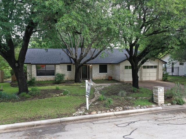 1603 W Creek Loop
