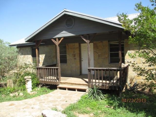 1607 Barney Dr