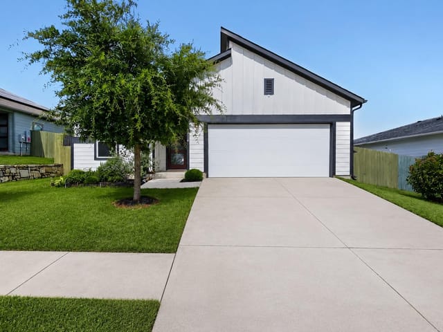 16516 Glimmering RD