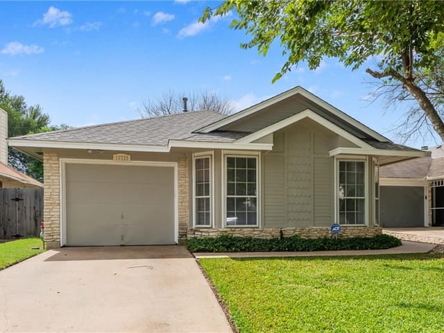 16725 Village Oak Loop