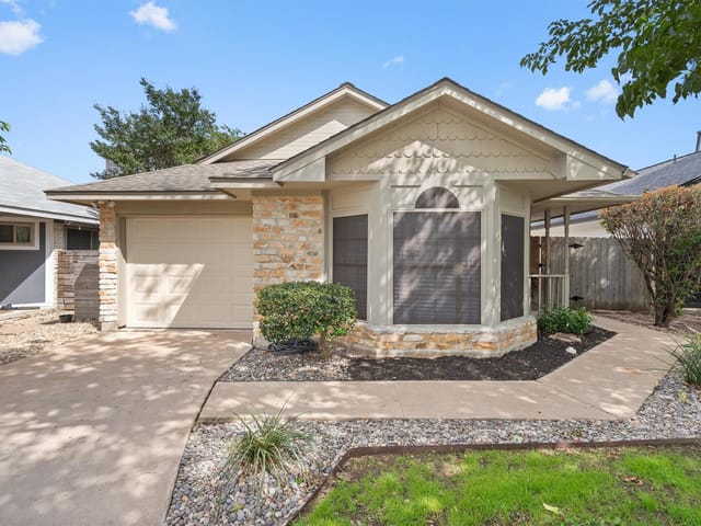 16811 Village Oak LOOP