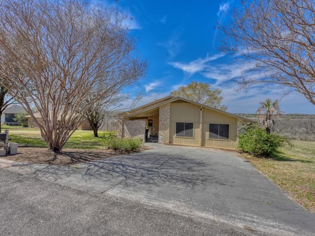 1702 Sunset DR
