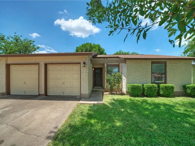 1704 Goodson LN