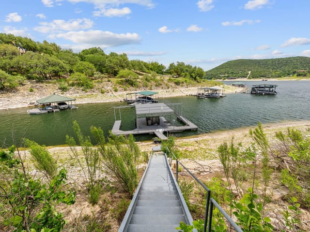 17620 Hunters Hollow