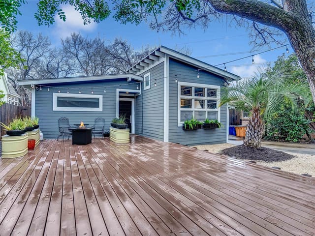 1803 Mohle Dr - front exterior - Luxury home in Brykerwoods C, Austin, TX