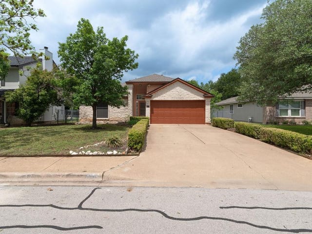 1902 Hollow Tree Blvd