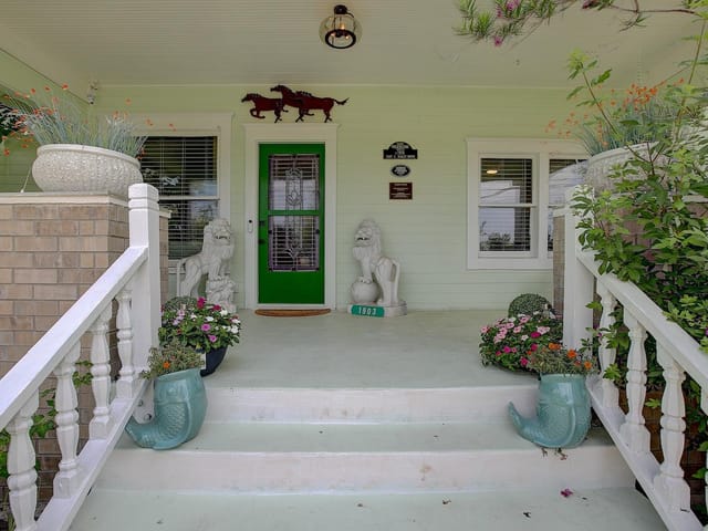 1903 S Austin Ave