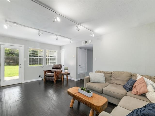 1904 Gentilly Cir