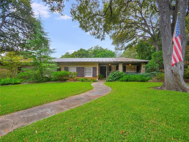 1904 Hill Oaks Ct
